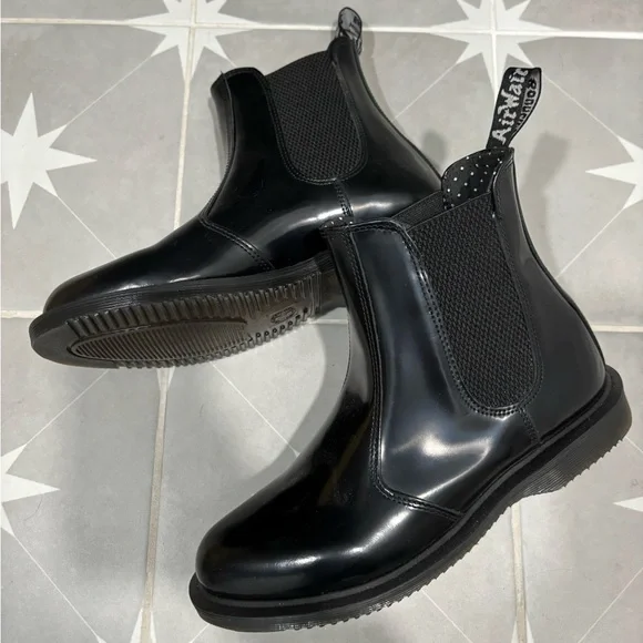 Dr. Martens Flora Sleek Black Chelsea Ankle Boots Brand New Sz 7 Leather - Picture 4 of 13